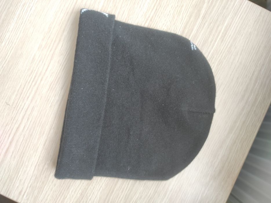 Vând sapca Arc'teryx