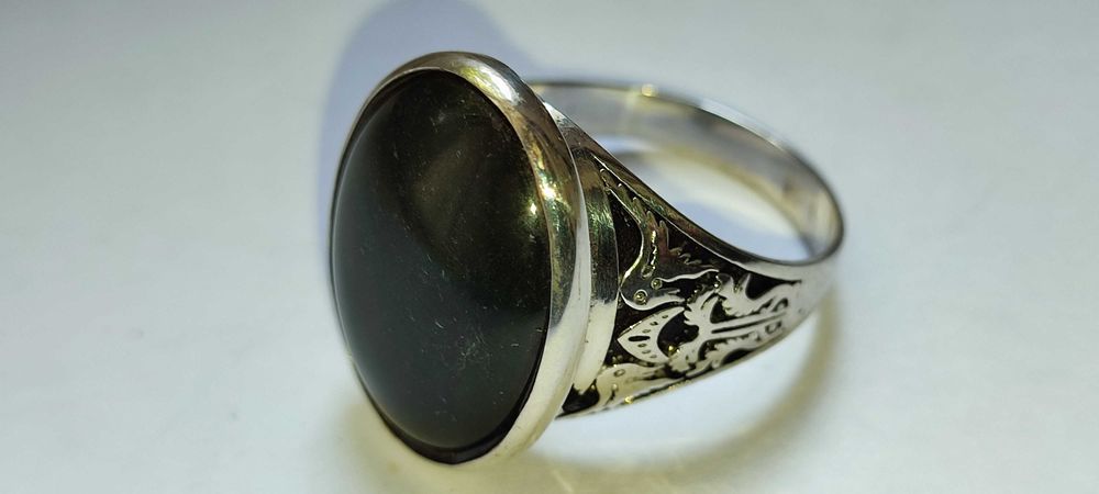 Серебряное кольцо с камнем НЕФРИТ