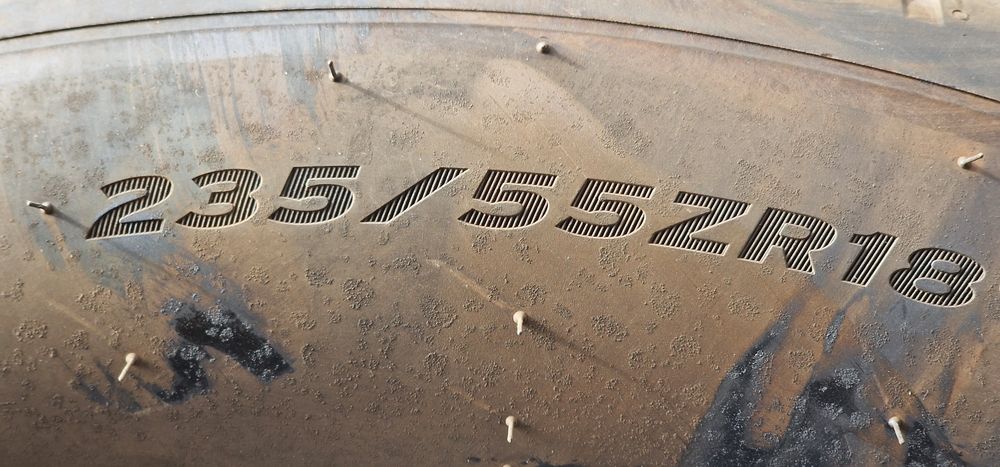 Vind 4 anvelope vara Hankook pentru Tesla  ,dot 2026, foarte putin rulate