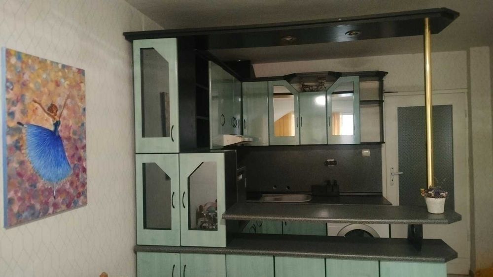 Продавам кухня 190/240/190