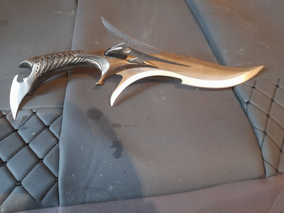 Vând cuțit de colectie