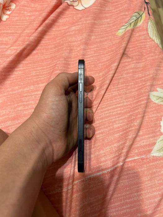 Продаю iPhone 12