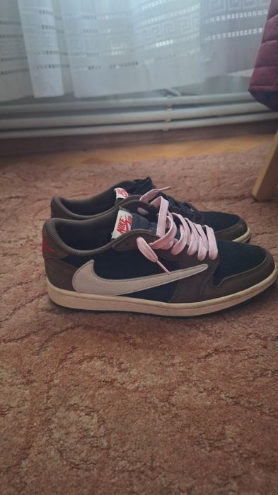 Jordan 1 Low Mocha x Travis Scott