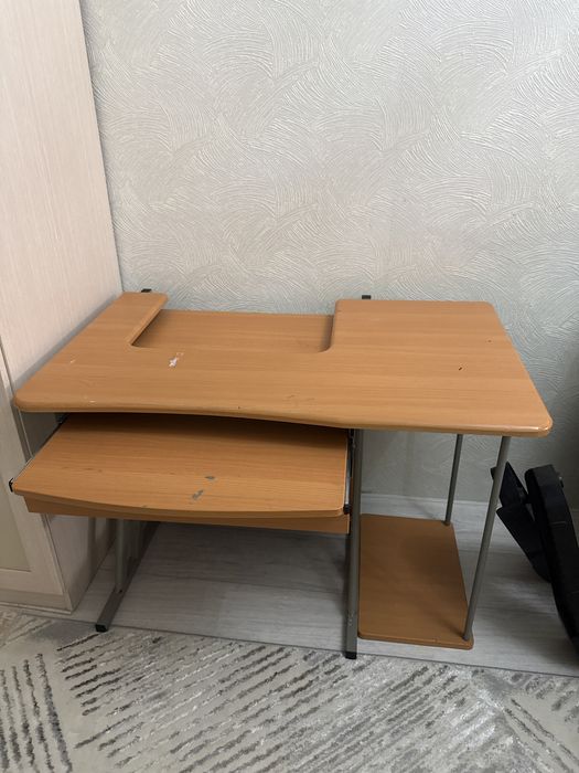 Стол для комьпютера