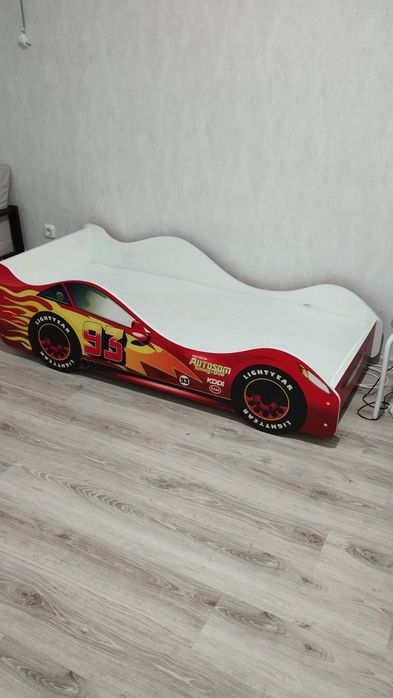 Кроватка машинка