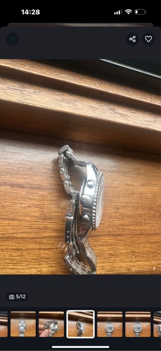 Два броя часовници