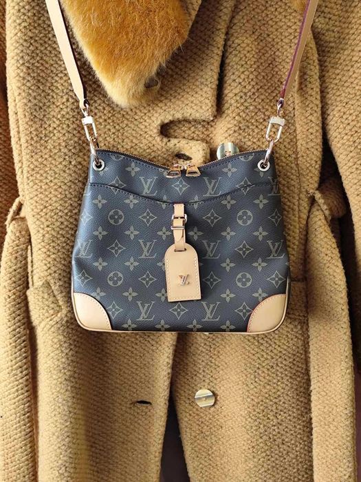 Louis Vuitton Дамска стилна и функционална Чанта Монограм