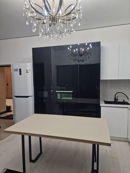 Кухонный гарнитур глянцевый со шкафом