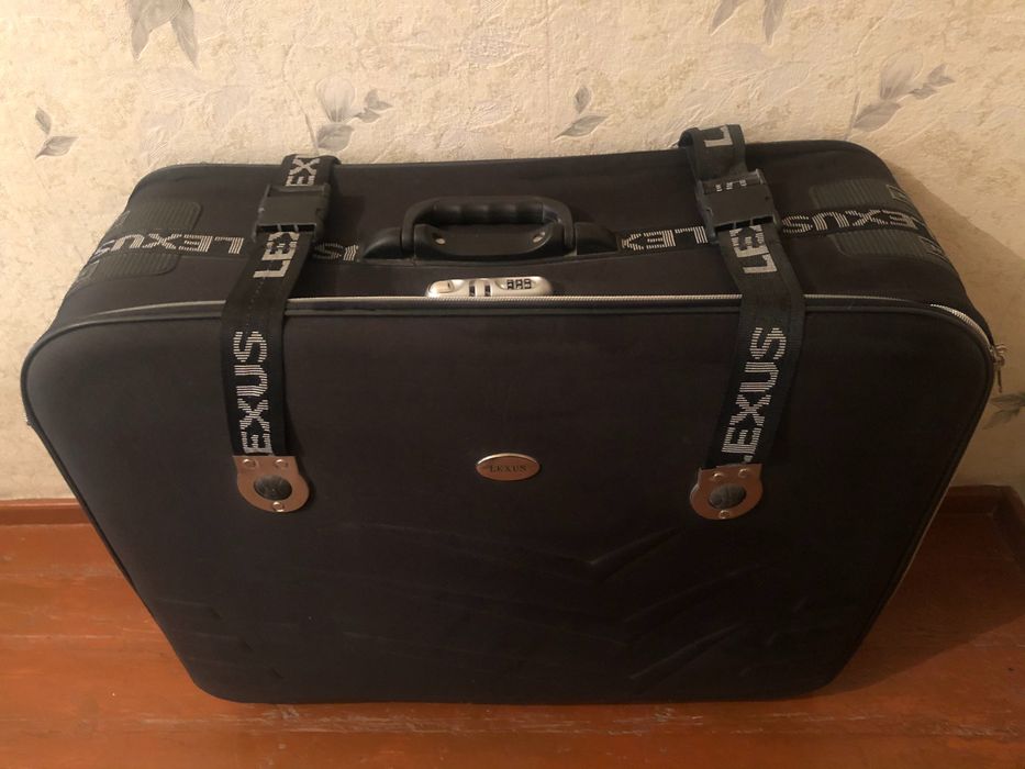 вместительный и качественный чемодан размером 65х85х31