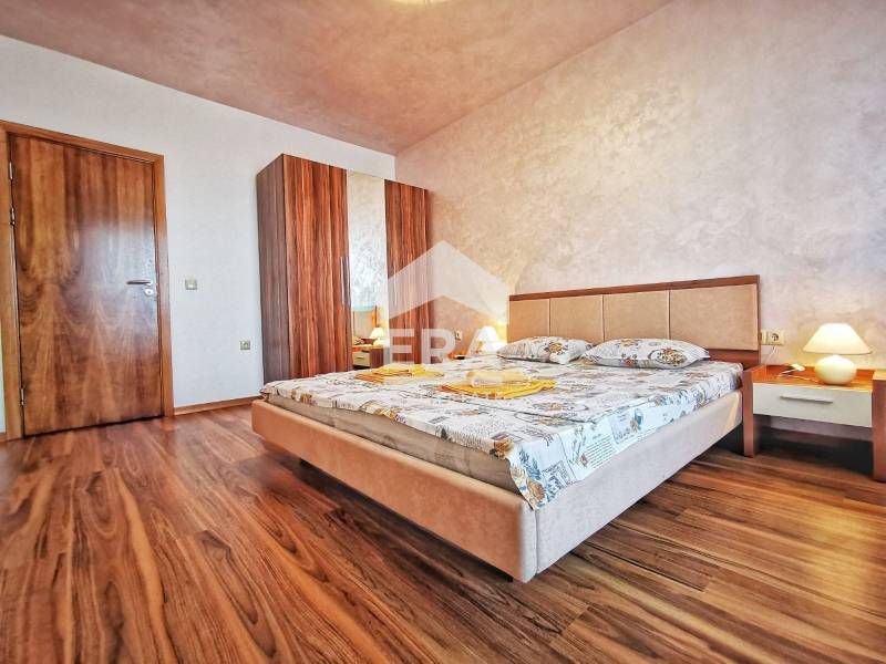Двустаен, обзаведен, южен апартамент за продажба, с морска панорама, в