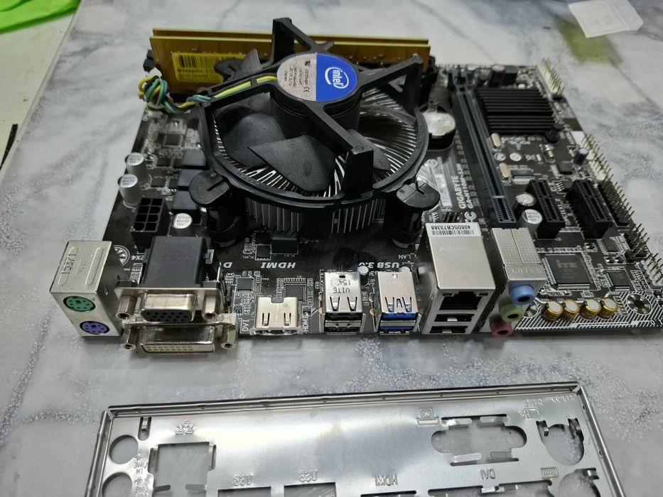 Chit placa GA-H110M-S2H + i7 + 16 Gb+ shield