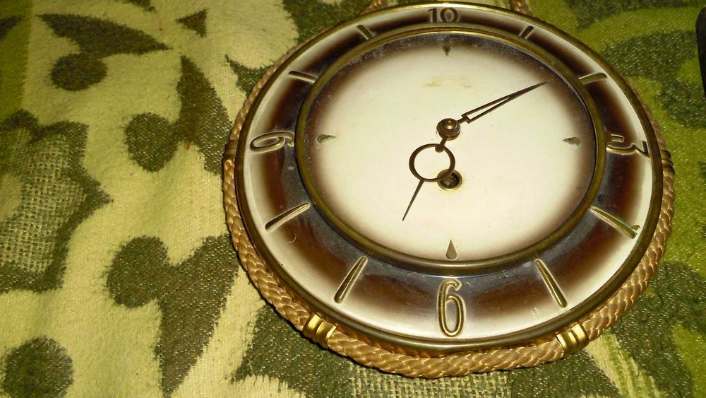 Германски  стари механични стененни  часовници - 2бр и 1бр руски