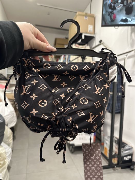 НА ЕДРО Дамски бански НА ЕДРО