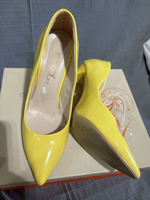 Pantofi stiletto marime 38