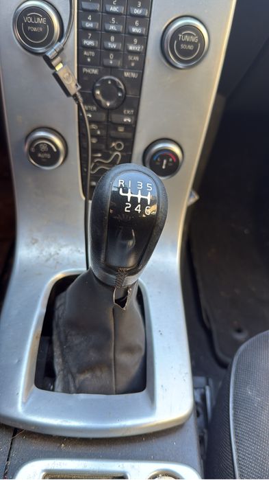 Dezmembrez Volvo V50 Facelift - 1.6 Diesel  si 2.0 Diesel