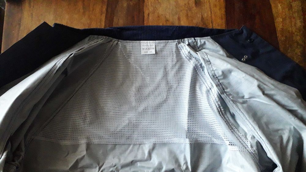 дъждобран плътен стабилен качествен с метални закопчалки