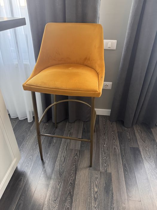 Vand masa din mdf frezat si vopsit +4 scaune