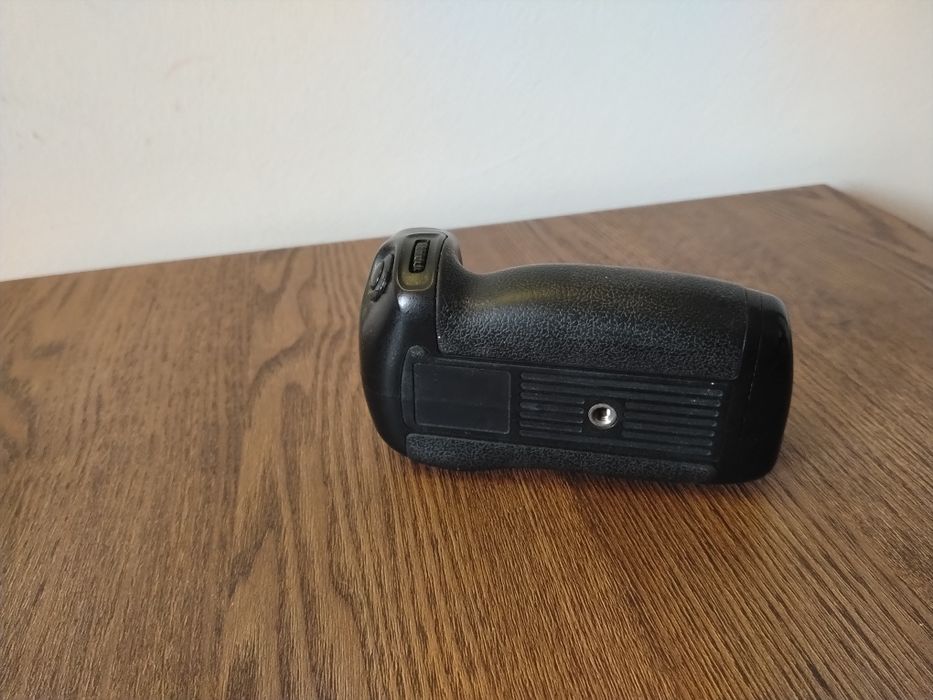 Grip pentru Nikon D7100/7200 BG-2N