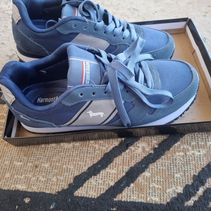 Аяқ киім сатылады