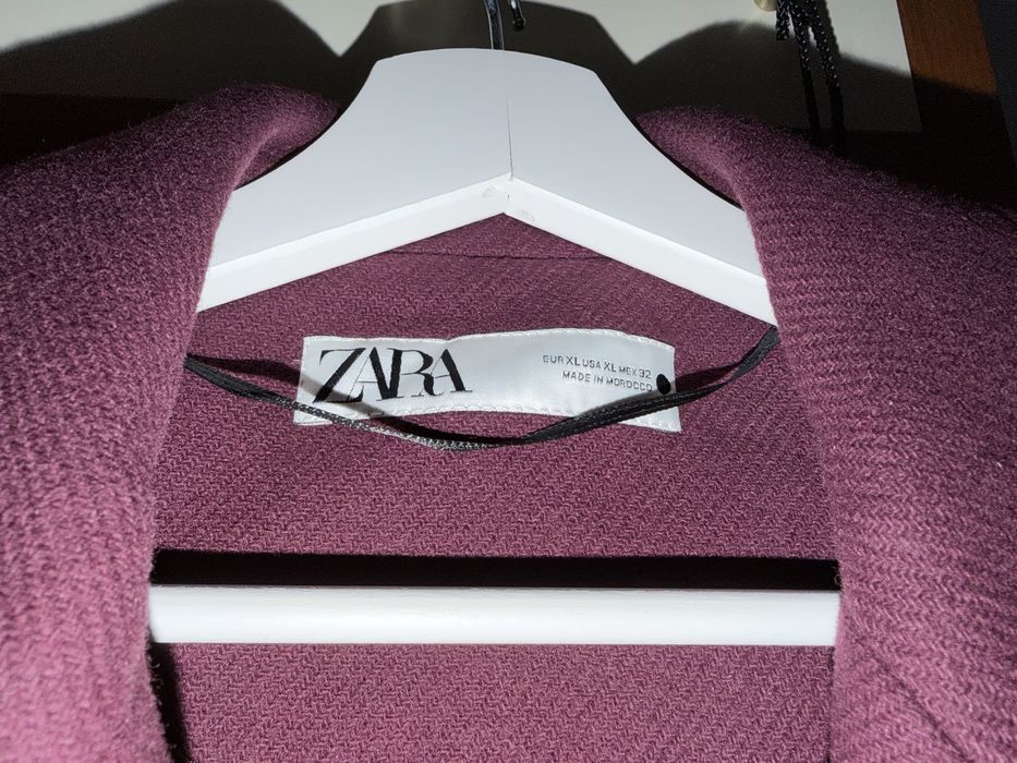 Вълнено палто Zara във вишнево червено