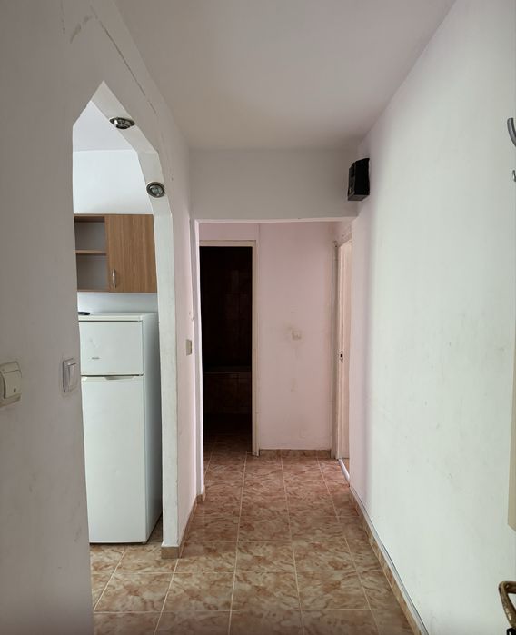 Vand apartament 2 camere etaj 2 strada independentei