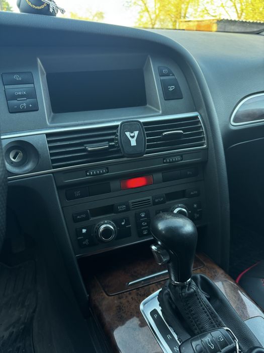 Audi A6C6 2007г 2.4