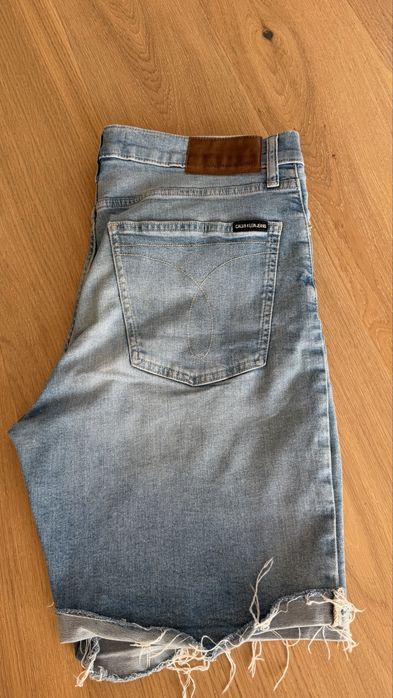 Vand pantaloni scurti de blugi Calvin Klein, marimea 32 (M)