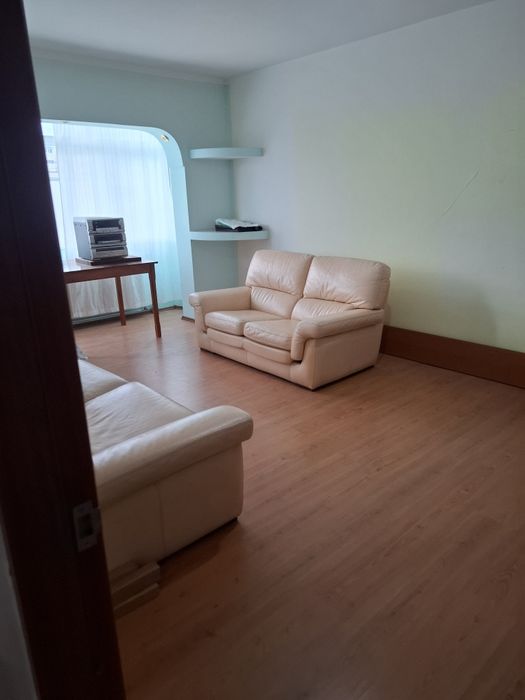 Bacau Piata Nord  3 decomandate 81000 euro