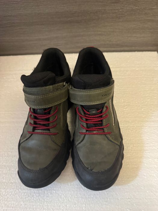 Adidasi incaltaminte copii (baieti) Skechers (1pereche) Geox (2 perechi)  Vans (1 pereche)  Zara (1pereche) Okaidi (1) Le coq sportif (1)numarul 34
