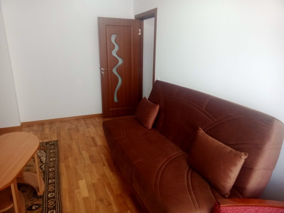 Închiriez apartament