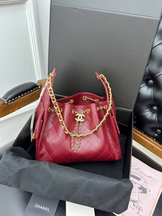 Луксозна Дамска Чанта Chanel – Елегантност и Непреходен Стил