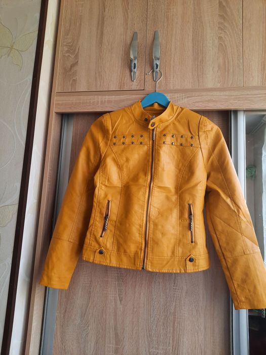 Женская курточка. Пиджак. Эка кожа. Только две шт осталось.