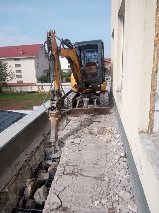 BobCat Miniexcavator Sapaturi Picon Compactor