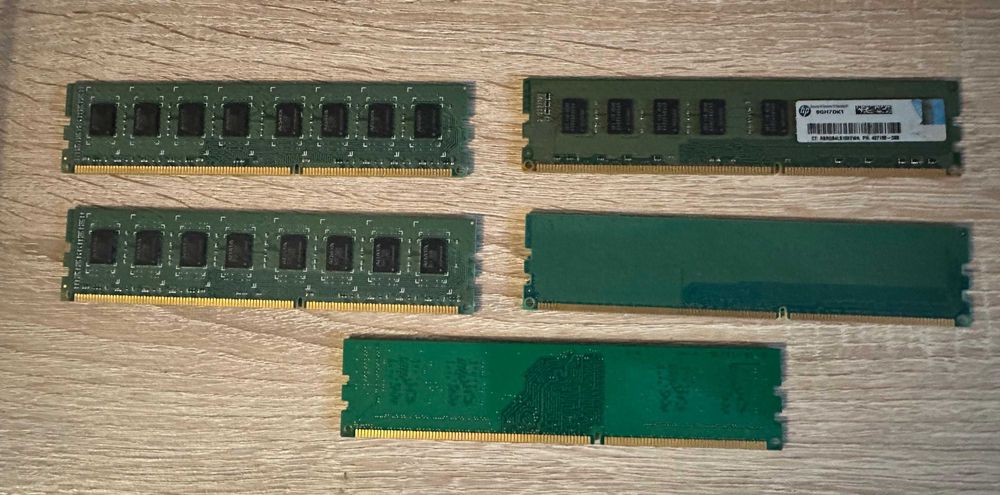 Vand memorii desktop DDR3 -total 18GB (4GBx4GBx4GBx4GBx2GB) 40lei/buc.