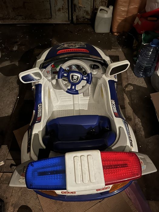 Продам электро машинку детскую