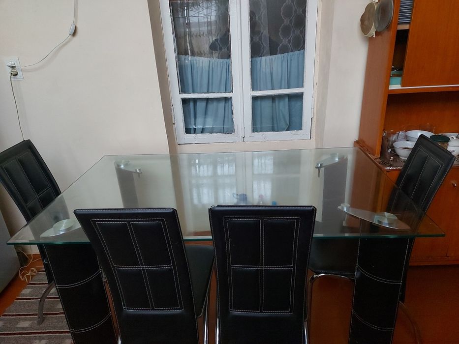 Продается  стол  150  на 90 см  стуля  4  штуки