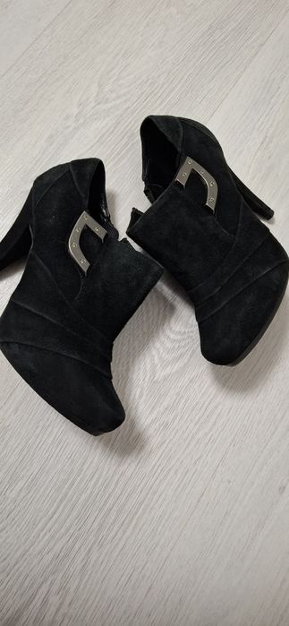 Vând botine piele întoarsă
