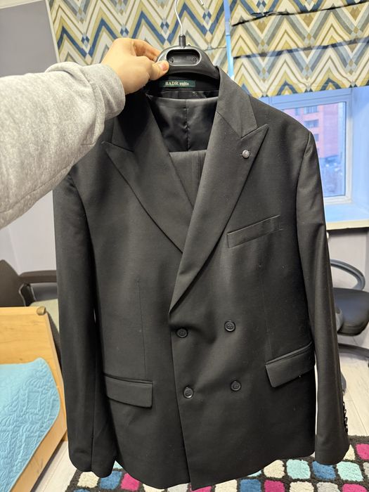 Костюм классический продам