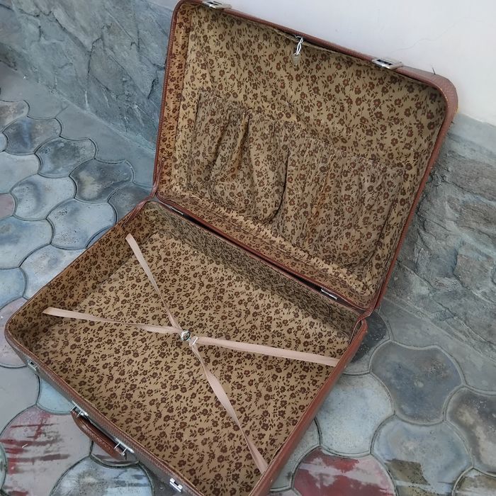 Чемодан большой с ключом