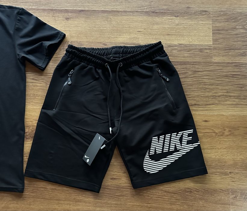 Мъжки,памучен,черен къс екип Nike с гумирано лого и ципове на джобовете