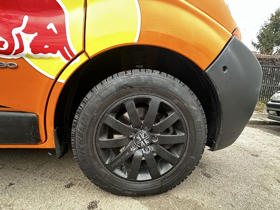 Продавам  бус Рено Трафик 2