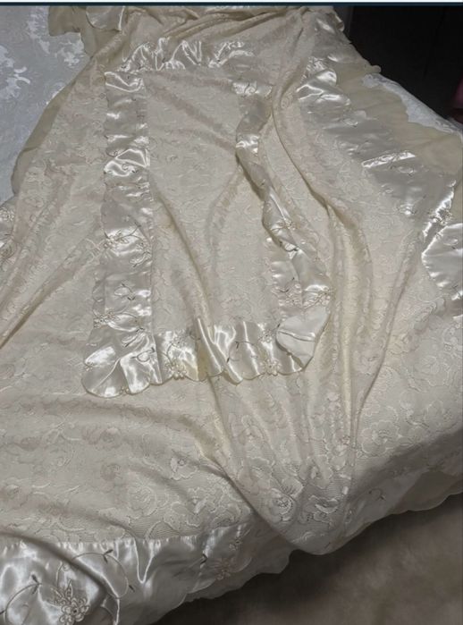 Set format din pilota pat,fata masa mare si 2 draperii!!