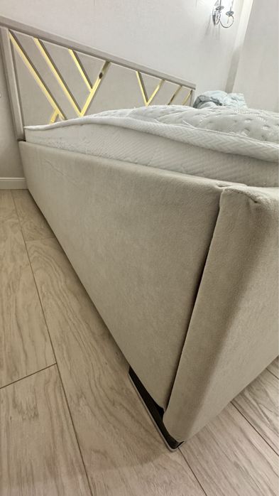 Продам  кровать с матрасом