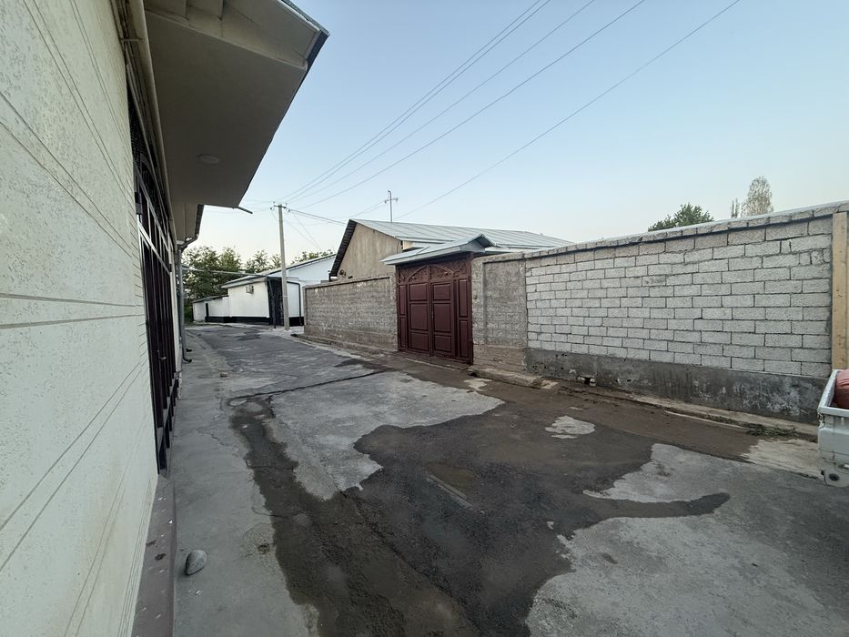 Hovli uy sotiladi 55000$