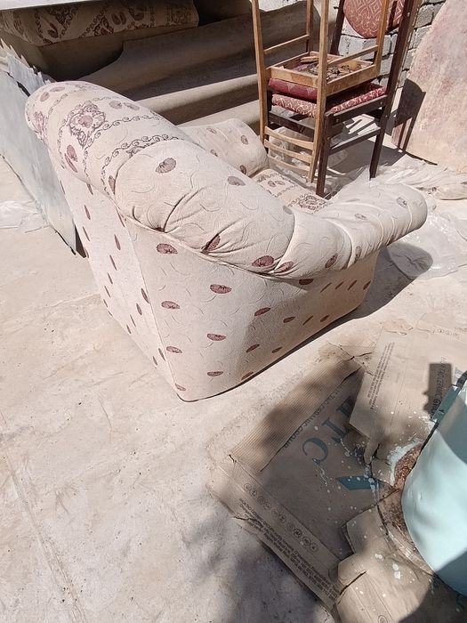 2ta divan, 1ta kreslo sotiladi