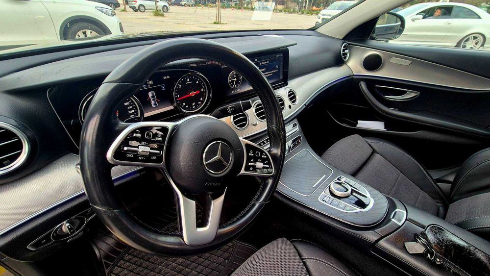 Продавам личният си автомобил,мерцедес Е220,АМG