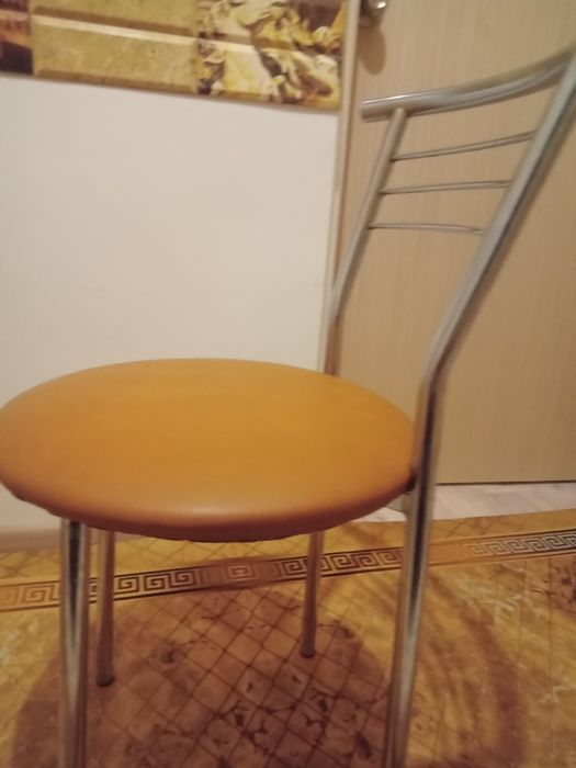 Стулья для кухни,тумба