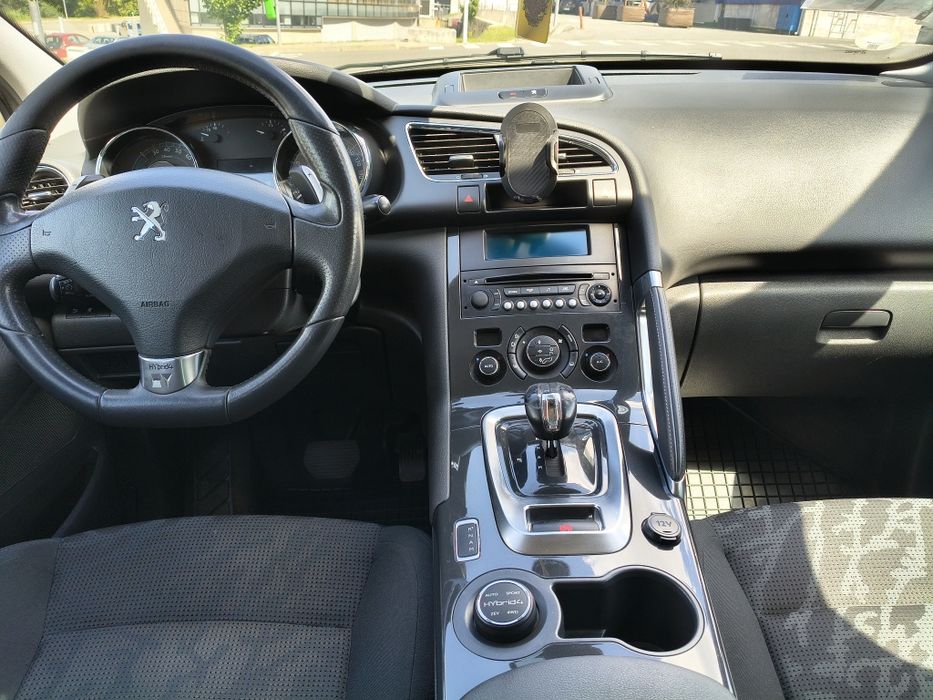 Vând Peugeot 3008 hybrid