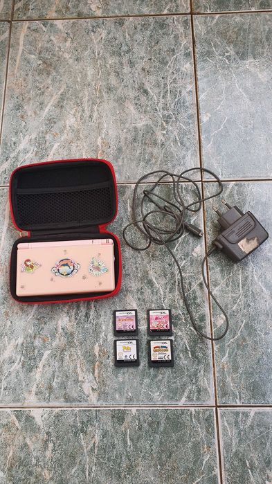 Nintendo DS Lite + Калъф + Игри + Зарядно