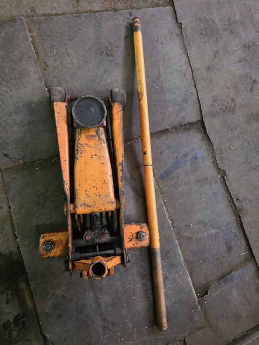 Домкрат Подкатные 3т